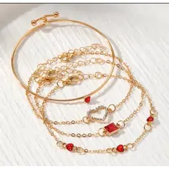 MORITA BAG STORE - SET 4 PULSERAS CON DIJES TONO DORADO Y PIEDRAS COLOR ROJO
