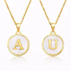 GENERICO - Collares de Pareja Letras A y U con Nácar en Acero Inoxidable Dorado 50 cm