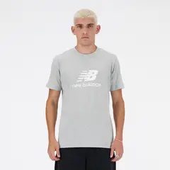 NEW BALANCE - Polo Hombre Sport Essentials Logo T-shirt