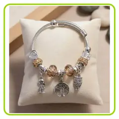 GENERICO - Pulsera Charms Ajustable con Amuletos Plateado