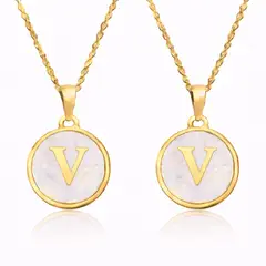 GENERICO - Collares de Pareja Letras V y V con Nácar en Acero Inoxidable Dorado 50 cm