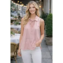 AMA OUTFITTERS - BLUSA EN A DE SEDA NOEMI