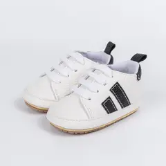 GENERICO - Zapatillas para bebé - Modelo Line - Líneas Negras