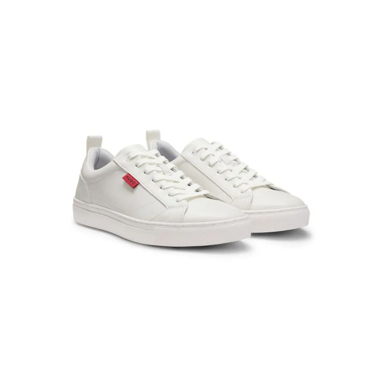 Zapatillas deportivas de piel sintética con bandera roja con logo.