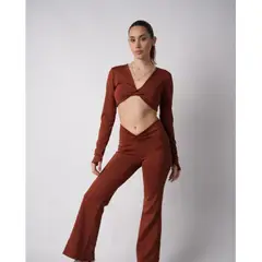 TWO OCEANS FITWEAR - Set Deportivo Femenino con Diseño Entrelazado y Corte Flare