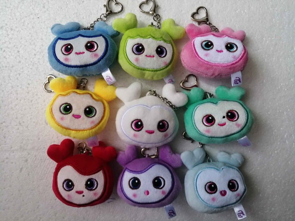 Paquete de 9 llaveros Lovelys peluche coreano peluche TWICE kpop