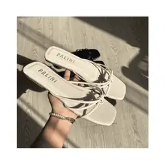 PALINI SHOES - Sandalia casual en punta cuadrada color hueso