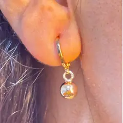 GENERICO - Aretes Huggies Dorado con Colgante