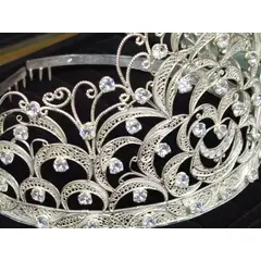 GENERICO - Corona para reina con piedras en filigrana hecho en plata