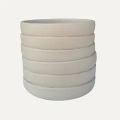 LAR DANIELSEN - Macetero de Cerámica color marfil con relieve anillado - 12.50 cm alto