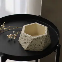 NIABEL - Maceta Hexagonal Terrazo Crema