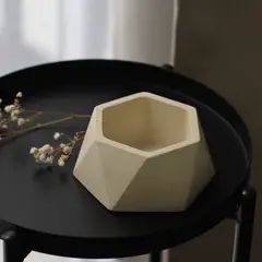 NIABEL - Maceta Hexagonal Concreto Crema