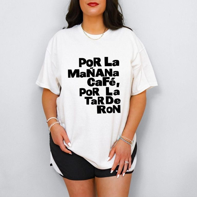 Polo Oversized Por la mañana café por la tarde ron