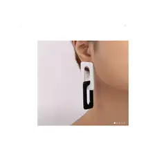 GENERICO - Pendientes largos modelo geométrico. Blanco - Negro