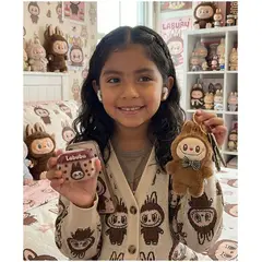 GENERICO - Audífonos Inalámbricos Infantil Con Llavero Muñequito Tierno Brown