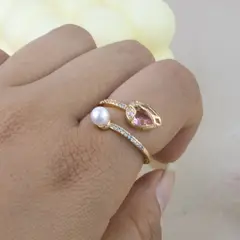 CLEO JOYAS & ACCESORIOS - Anillo Tulipan Cristal Rosado Dorado Acero