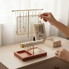 GENERICO - Joyero Exhibidor Metal Dorado con Base de Madera