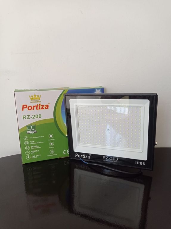 REFLECTOR LED 200 WATTS.