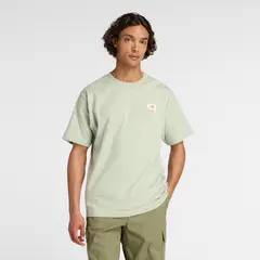 NEW BALANCE - Polo Hombre Woven Label T-shirt Verde
