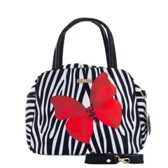 CHULA TULUM - CARTERA MODELO ANA CON ESTAMPADO ZEBRA MARIPOSA ROJA