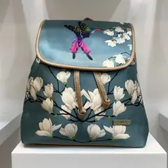 CHULA TULUM - MOCHILA MODELO BACKPACK C CON ESTAMPADO COLIBRI