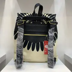 CHULA TULUM - MOCHILA MODELO BACKPACK CELINE CON ESTAMPADO PETALO NEGRO