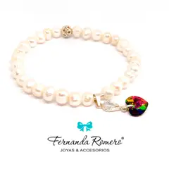 FERNANDA ROMERO JOYAS Y ACCESORIOS - Pulsera de Perlas de Rio con Corazón de Cristal Austriaco Verde Tornasol y Plata