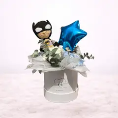 VI REGALANDO AMOR - Mini box Liam - Amigurumi Batman Peluche - Flores azules