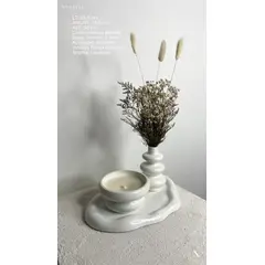 GENERICO - Centro de mesa con figuras deco minimalista con arreglo floral sutil deco y vela aromatica