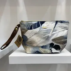 CHULA TULUM - COSMETIQUERA MODELO ALINE DISEÑO HOJAS CREMA AZUL