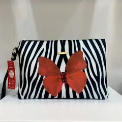 CHULA TULUM - COSMETIQUERA MODELO JANET DISEÑO ZEBRA MARIPOSA ROJA