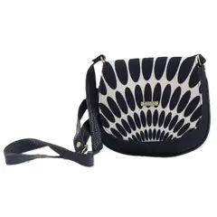 CHULA TULUM - CARTERA MODELO IRIS CON ESTAMPADO PETALO NEGRO