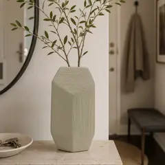 LAR DANIELSEN - Jarrón facetado beige 26 cm. - Alta