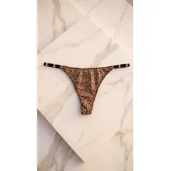 GENERICO - Tanga de Licra con Detalles Metálicos y Estampados de Tendencia Colección Iconic Essence