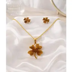 FERNANDA ROMERO JOYAS Y ACCESORIOS - Set Collar y Aretes - Trébol de la Suerte - elaborado en Acero Dorado - Lindo