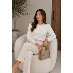 Ama Outfitters - SWEATER DE CASHMERE CON PEDRERIA ALMA
