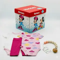 HUGGIES - Cjto bebé niña body+pantalón algodón nubes 6 meses + portachupón y caja de regalo