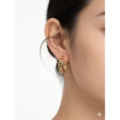 SM - Aretes de Media Argolla con Eslabones Entrelazados en Acero Inoxidable Baño de Oro 18K