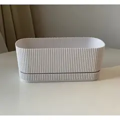 PLASTIMACETA - MACETA RECTANGULAR BORDE OVALADO BLANCA DE PLÁSTICO RAYAS VERTICALES. 23CM LÍN CLÁSICA
