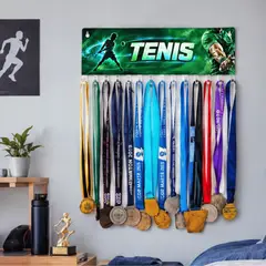 QUIMERA - Medallero Tenis Hombre - Colgador Porta Medallas de 36 x 14 cm - Hasta 30 Medallas