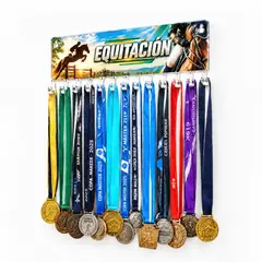 QUIMERA - Medallero Equitación Hombre - Colgador Porta Medallas de 36 x 14 cm - Hasta 30 Medallas