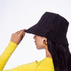 FEI FEI - Bucket Hat Regina Negro
