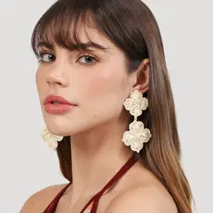 CAPITTANA - Aretes Cortos Flor Natural Mujer X Falabella