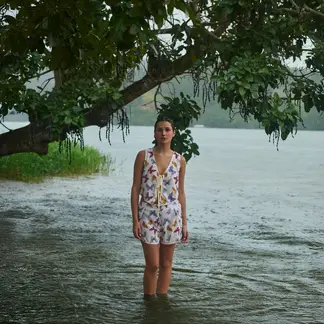 SYBILLA - Short Tiro Alto Mujer X Ecru