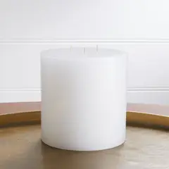 CRATE & BARREL - Vela de Pilar Blanca 15x15cm