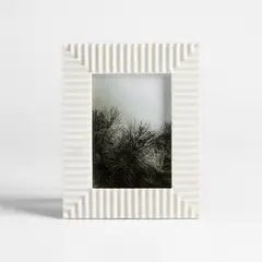 CRATE & BARREL - Marco de Foto Fluted 20x25cm