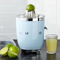 CRATE & BARREL - Exprimidor de Cítricos SMEG Celeste
