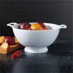 CRATE & BARREL - Colador Grande de Melamine Blanco