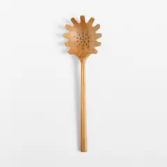 CRATE & BARREL - Cuchara para Pasta de Madera
