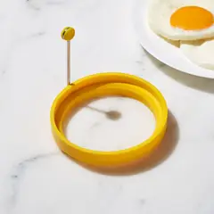 CRATE & BARREL - Anillo para Panqueque/Huevo de Silicona Amarillo